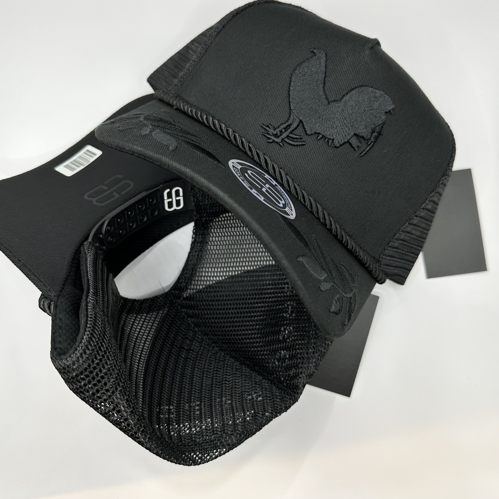 SOMBRERO BLANCO GALLO NEGRO BORDADO HOJAS