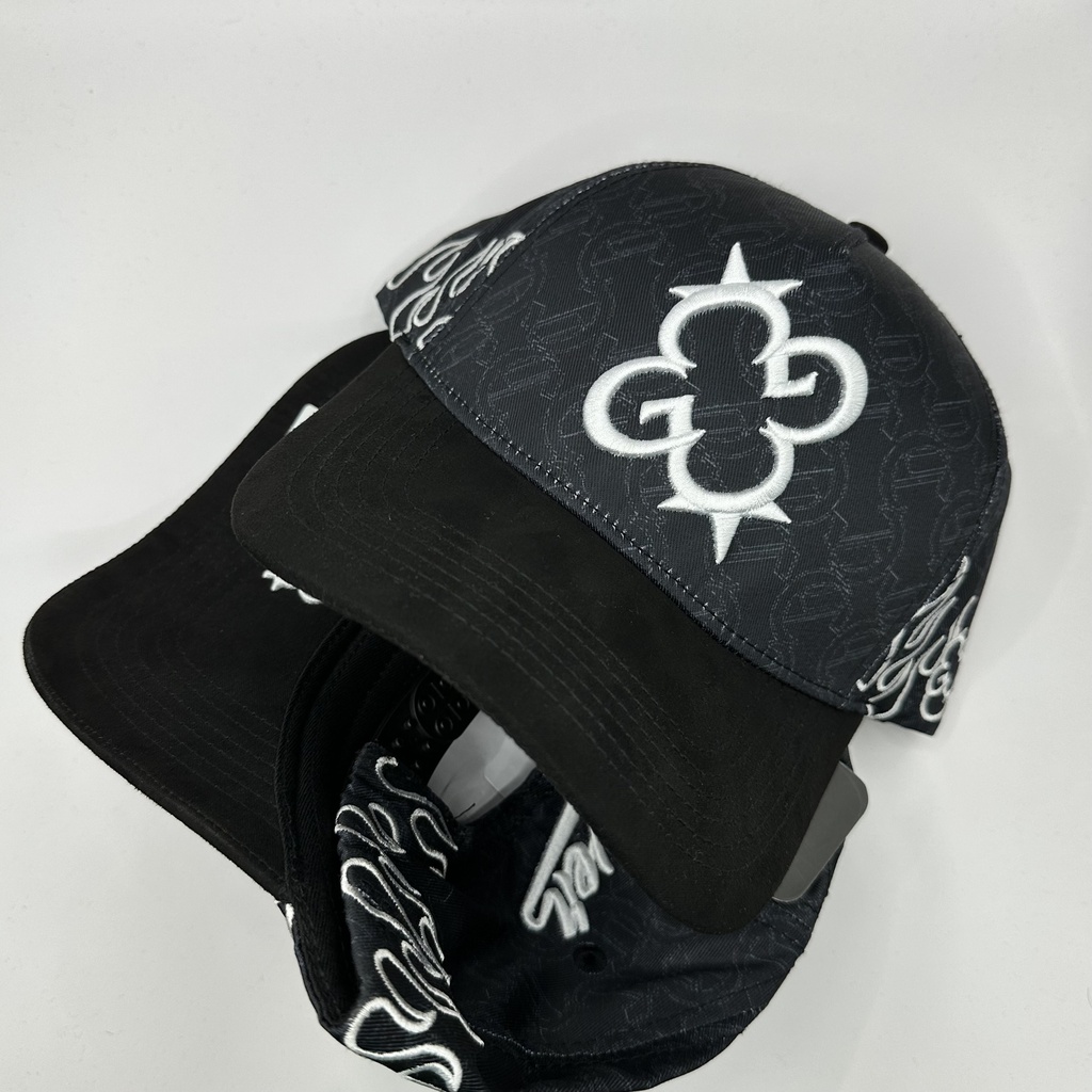 CLOVER GARMENTS NEGRO GRIS LLAMA BLANCA