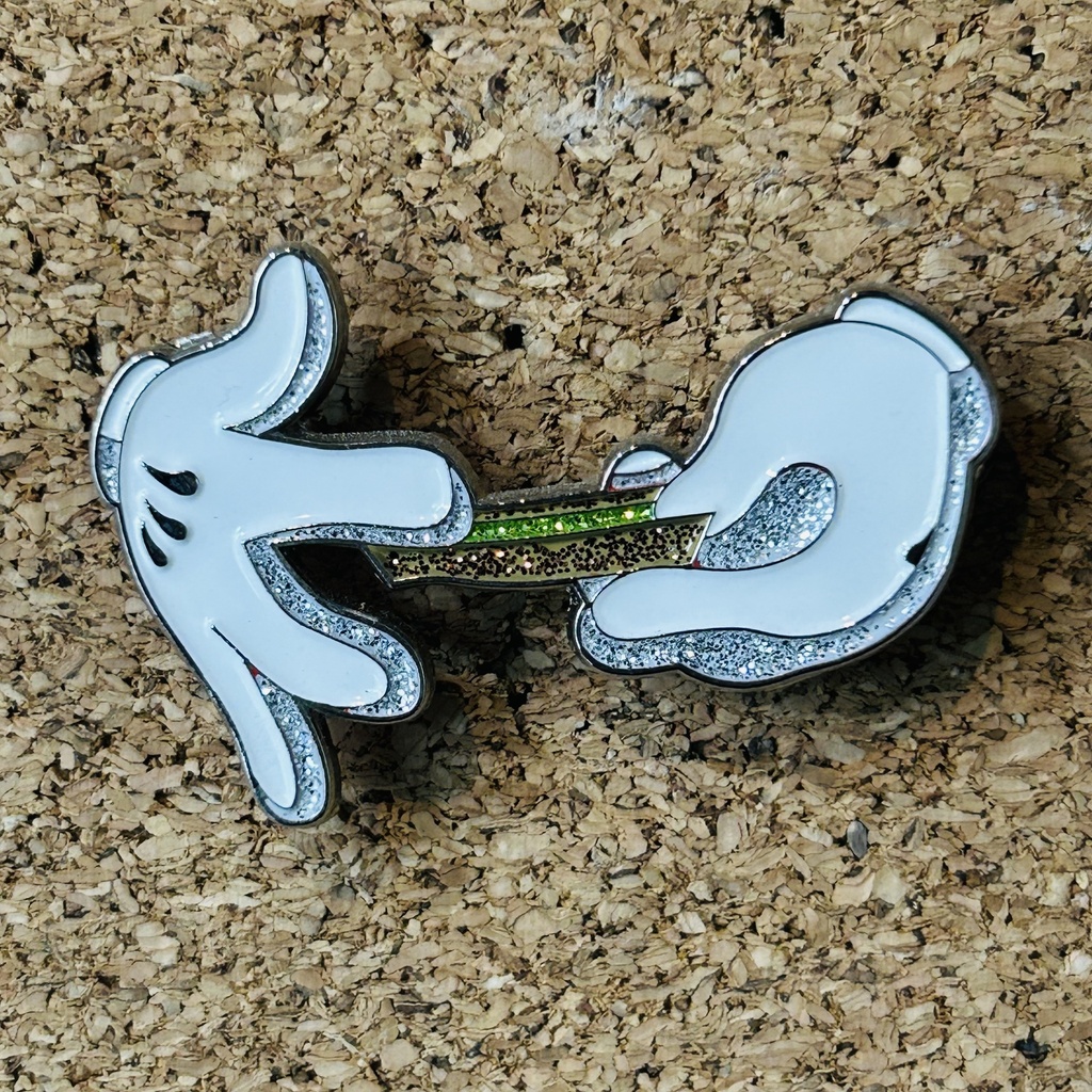 PIN MIKEY HEANDS WEED