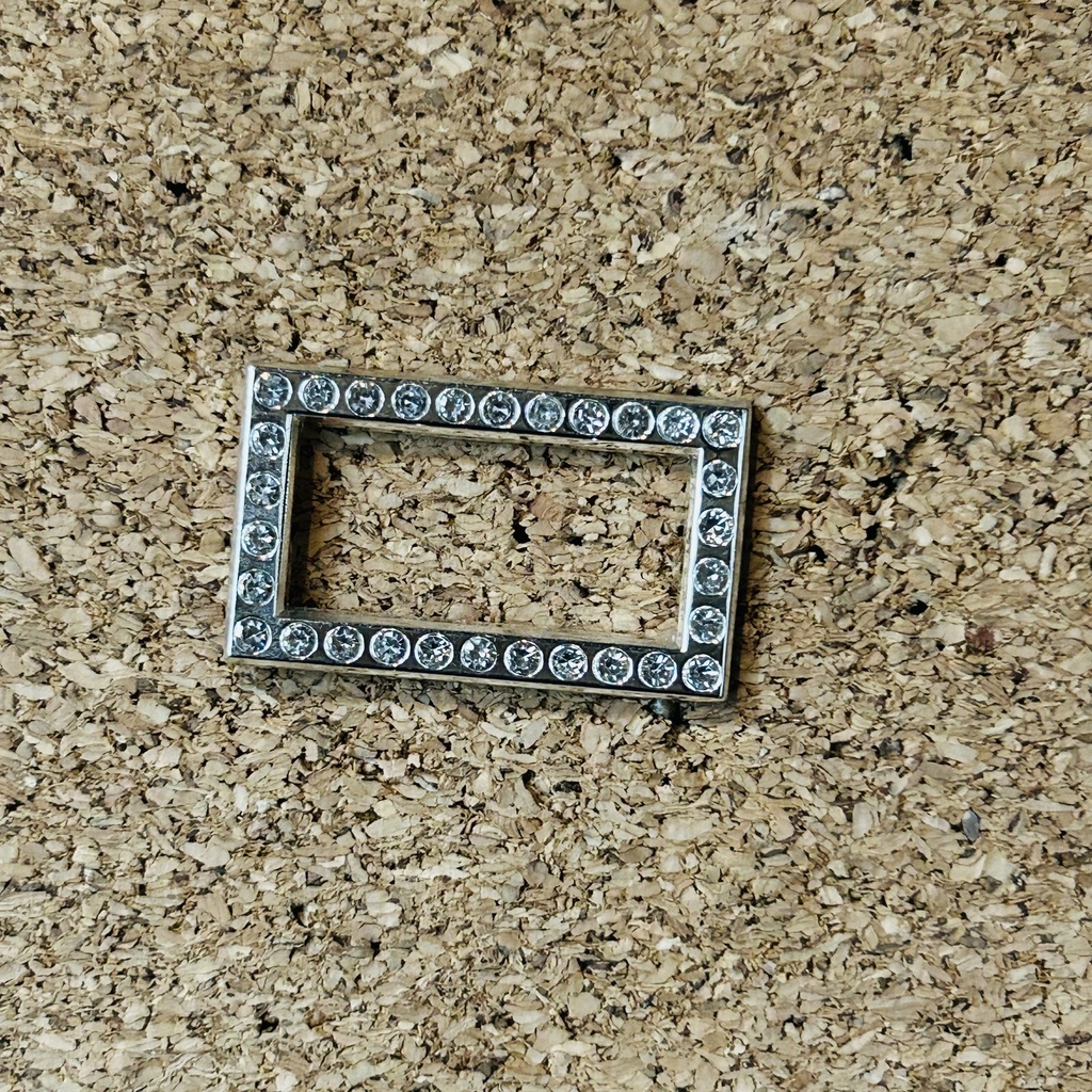 PIN CONTORNO NEW ERA ATRAS