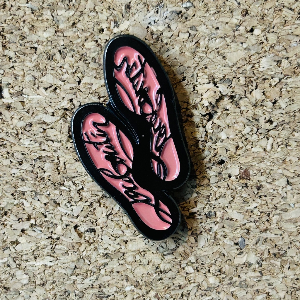 PIN SUELA ROJA LOUBOUTIN ALUCIN