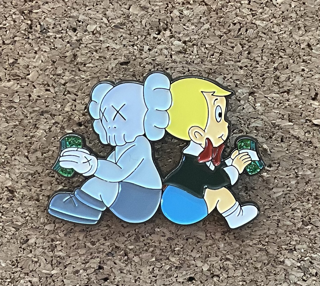 PIN KAWS AND RICHI EDICIÓN ESPECIAL