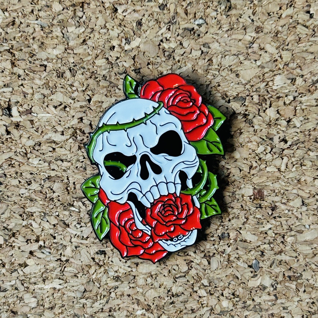 PIN CRÁNEO CON ROSAS