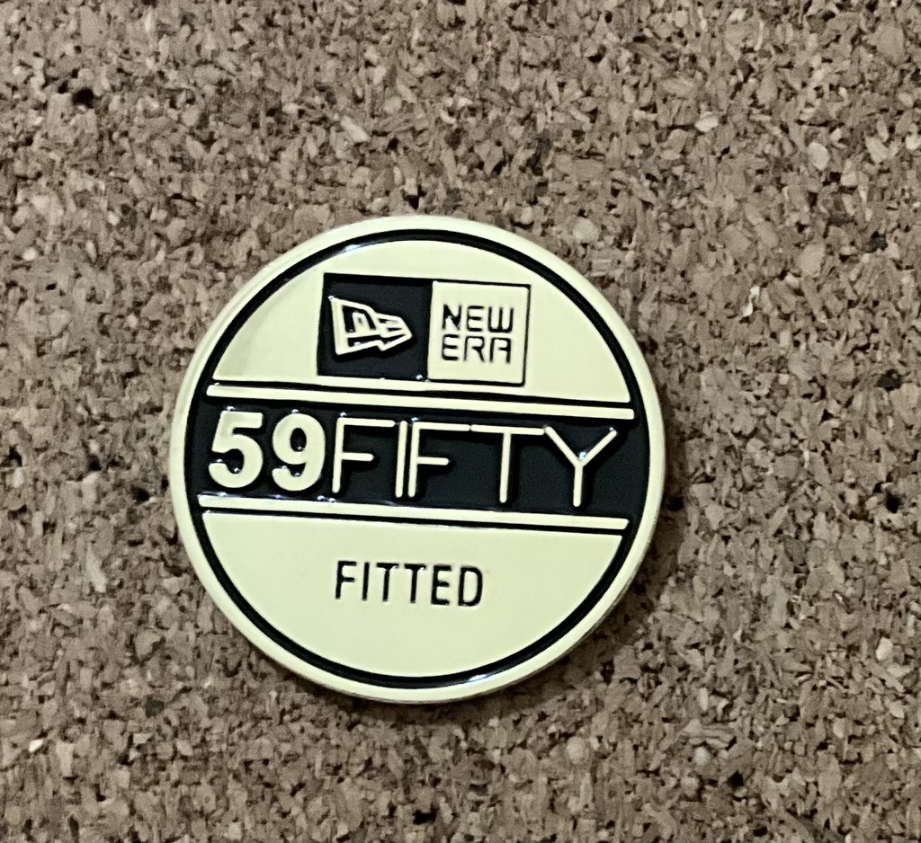 PIN NEW ERA VISOR STICKER