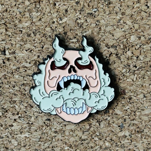 PIN CALAVERA DE LLAMAS PUNK