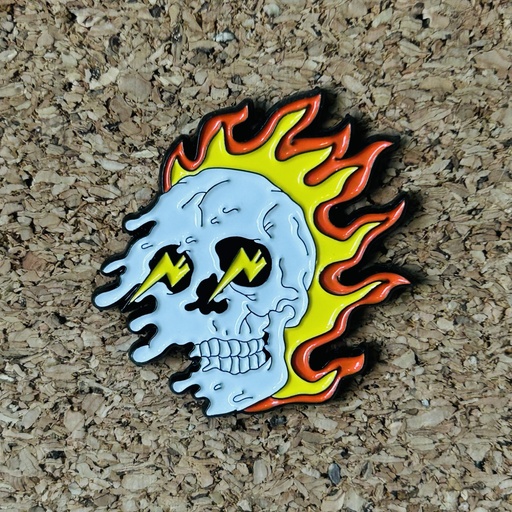 PIN CALABERA RAYO EN LLAMAS