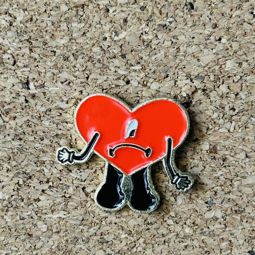 PIN CORAZÓN BAD BUNNY UN VERANO SIN TI