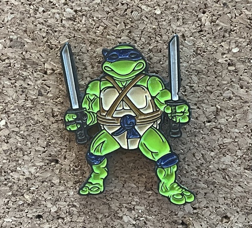 PIN TORTUGA NINJA DOS ESPADAS
