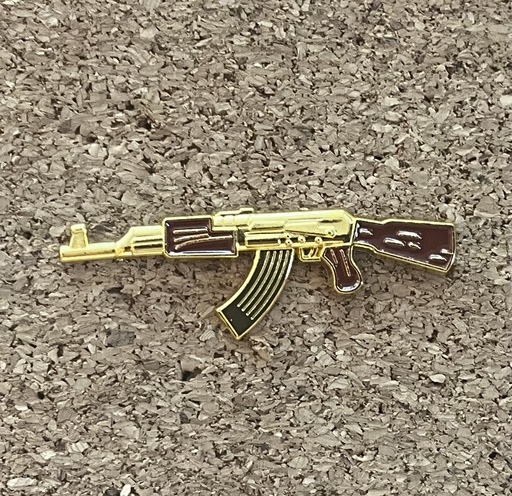 PIN A K 47 DORADO